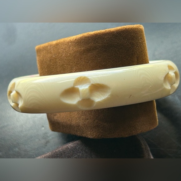 Vintage Ivory Bracelet with Etched Design - Picture 3 of 4